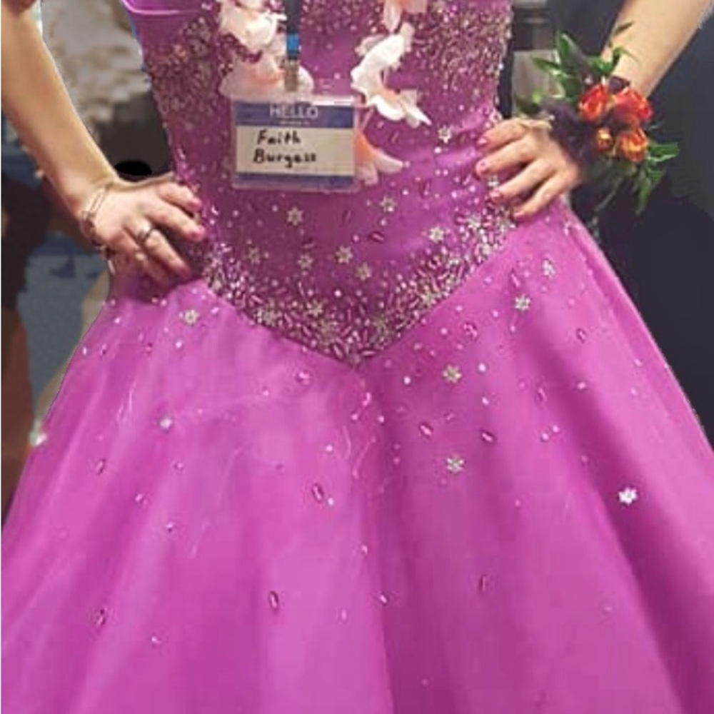 I wore this dress and a spring formal a few years ago. - Picture 13 of 13